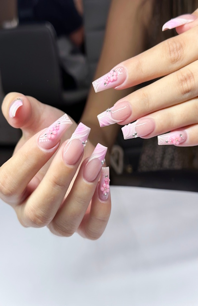 benefitsofacrylicnails